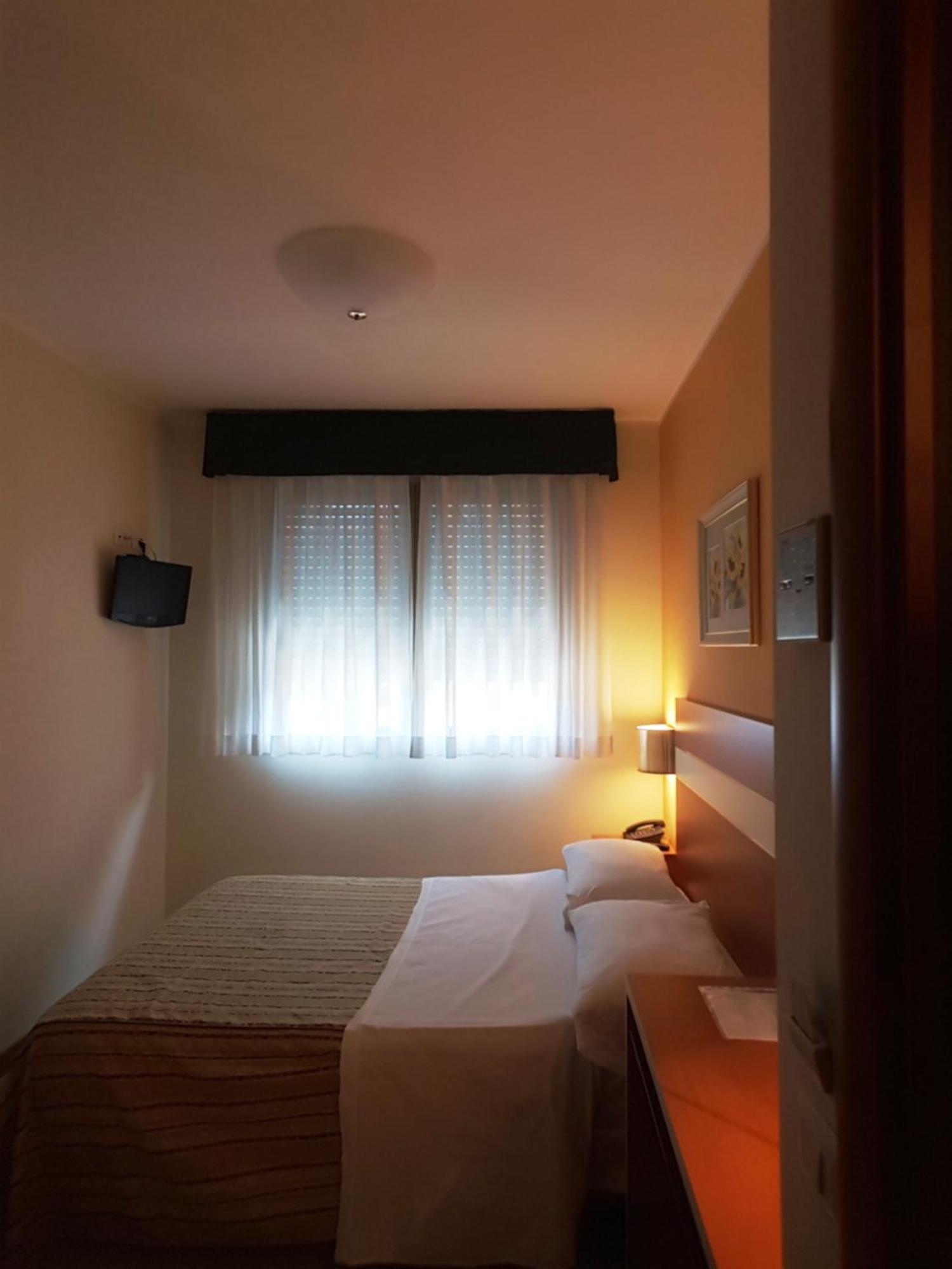 Hotel Gf Cesano Boscone Luaran gambar