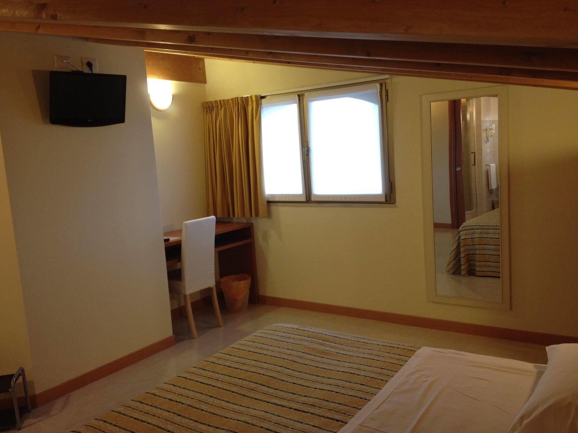 Hotel Gf Cesano Boscone Luaran gambar