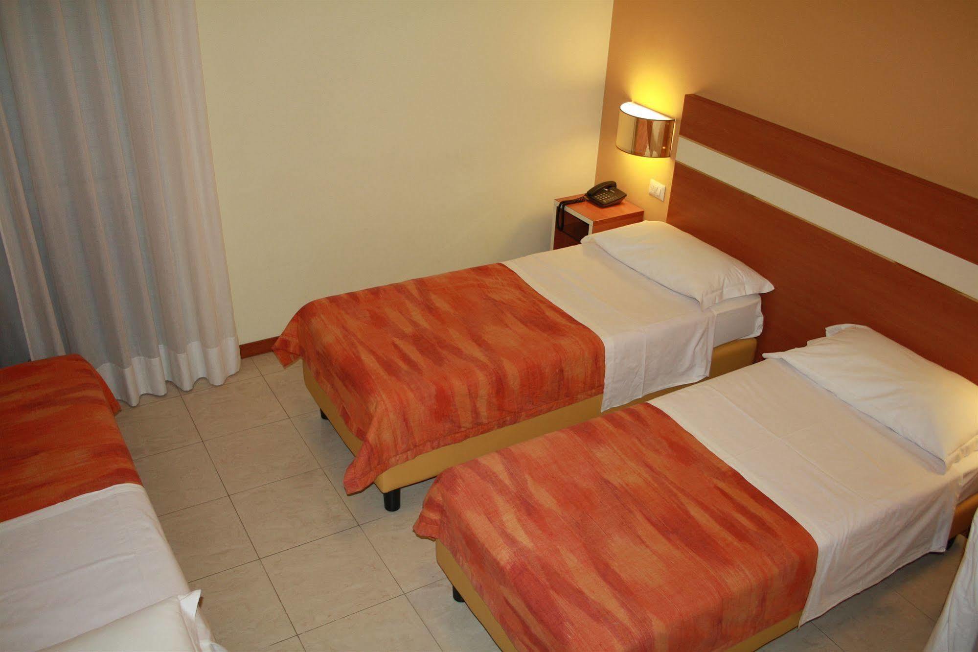Hotel Gf Cesano Boscone Luaran gambar